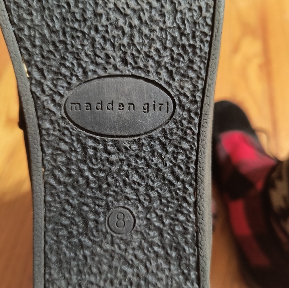 Madden Girl plaid tribal mocassin boots, women's size 8, red, black, gray, tan - Picture 6 of 12